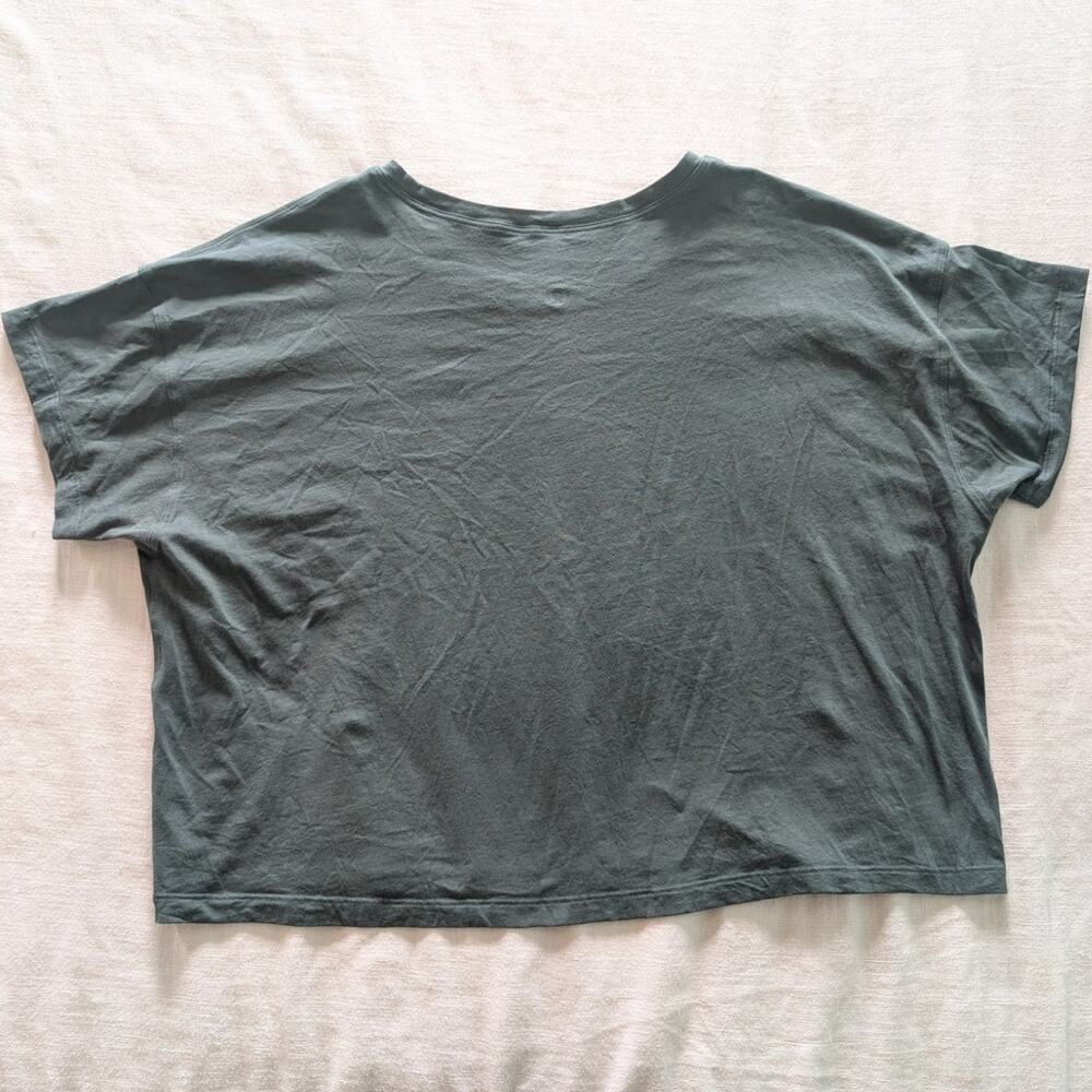 Lululemon Green Cropped T-shirt Size Large - Picture 2 of 4